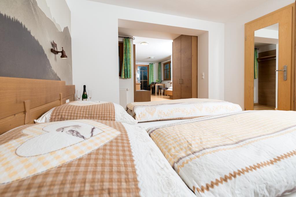 Familienzimmer mit Bergblick